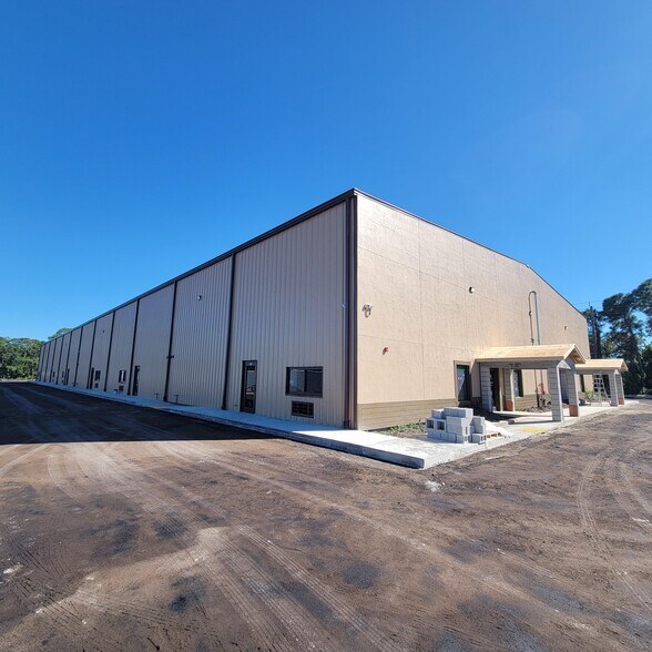 More Photos Of 2011 Commerce Lakes Dr, Port Saint Lucie Warehouse For Lease