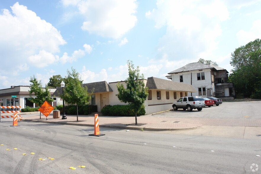 More Photos Of 951 W Magnolia Ave, Fort Worth Office For Lease