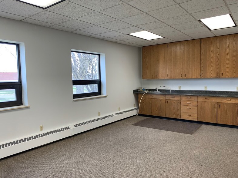More Photos Of 4240 Hickory Ln, Sioux City Office For Lease