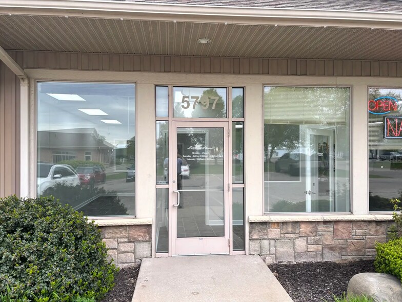 More Photos Of 5795-5797 Balsam Dr, Hudsonville Office For Lease