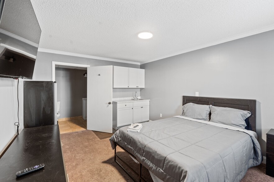 More Photos Of 200 E White Horse Pike, Galloway Hotel For Sale