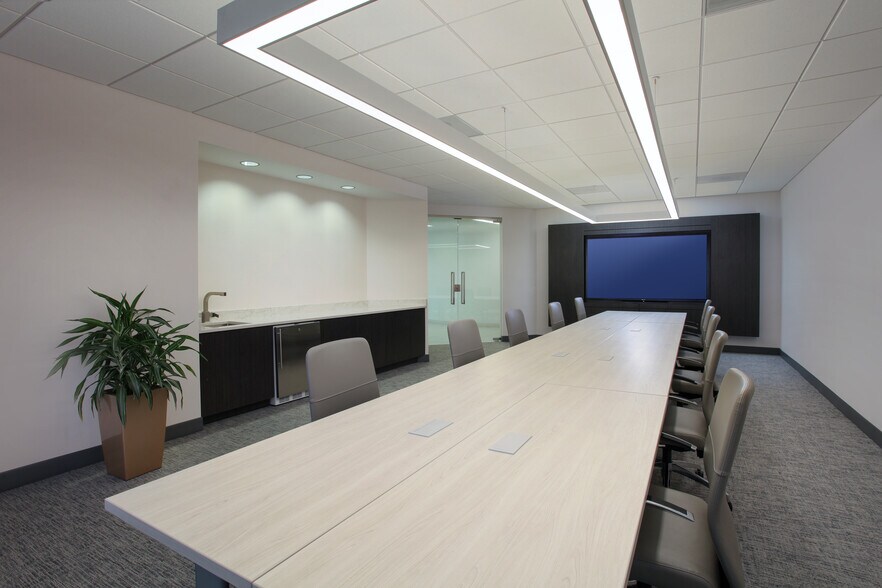 More Photos Of 100 S Ashley Dr, Tampa Office For Lease