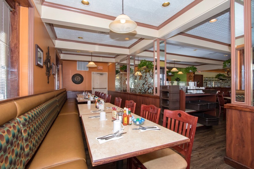 More Photos Of 300 N Northwest Hwy, Palatine Restaurant For Sale
