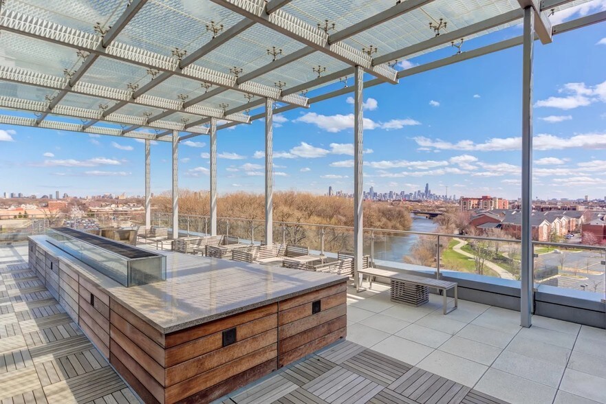 More Photos Of 2718 W Roscoe St, Chicago Office For Lease