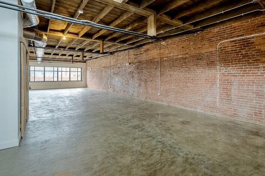 More Photos Of 1815 Mcgee St, Kansas City Storefront Retail Office For Sale