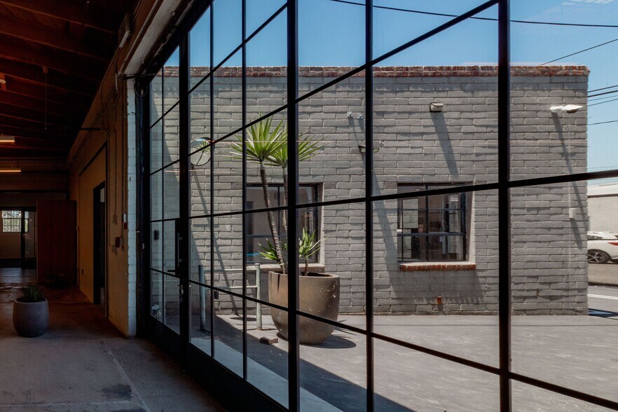 More Photos Of 5920-5924 Blackwelder St, Culver City Office For Lease