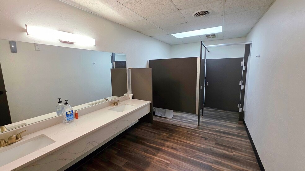 More Photos Of 3745 S Fremont Ave, Springfield Office Residential For Sale