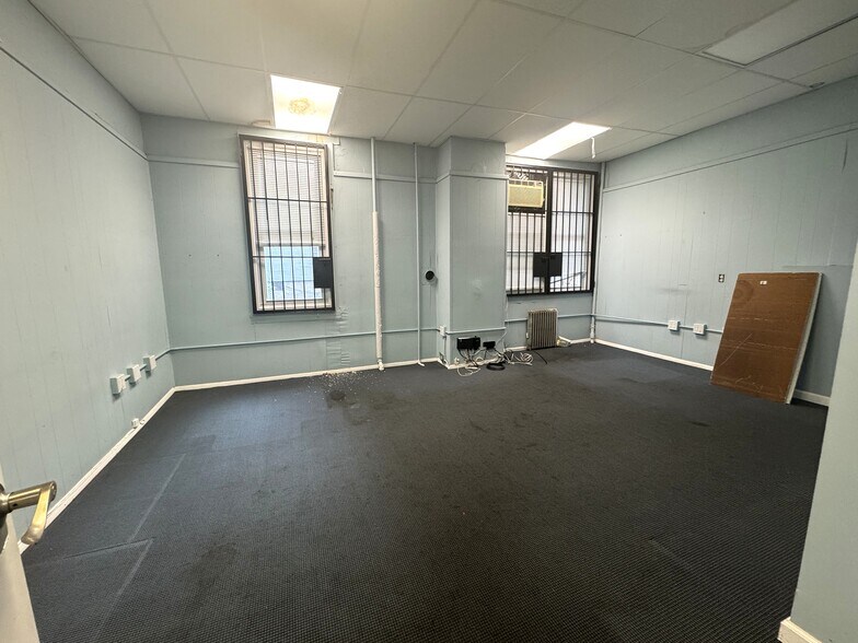 More Photos Of 3134 14th St, Long Island City Office For Lease