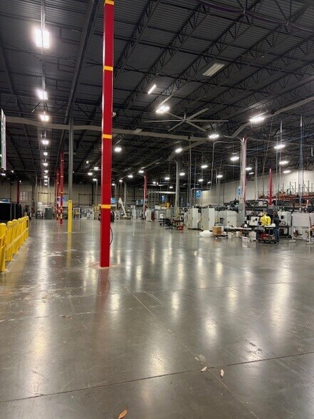 More Photos Of 4436 Muhlhauser Rd, Hamilton Warehouse For Lease