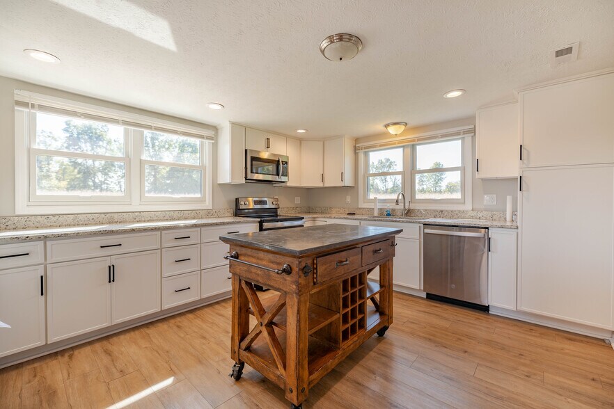 More Photos Of 204 Killen Rd, Memphis Flex For Sale