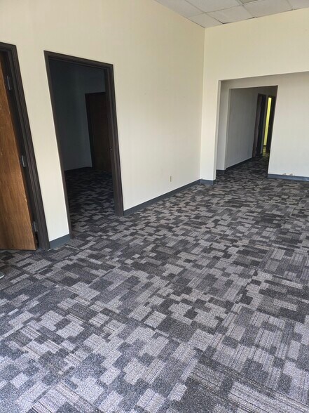 More Photos Of 1705 SW 11th St, Lawton Light Manufacturing For Lease