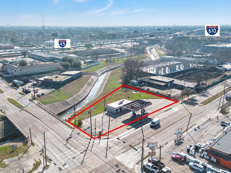 More Photos Of 4350 Airline Dr, Houston Storefront Retail Office For Lease