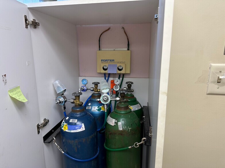 More Photos Of 1004 Princetown Rd, Schenectady Office For Lease