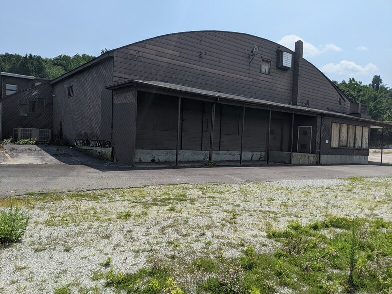 More Photos Of 1545 Monroe Tpke, Monroe Flex For Lease
