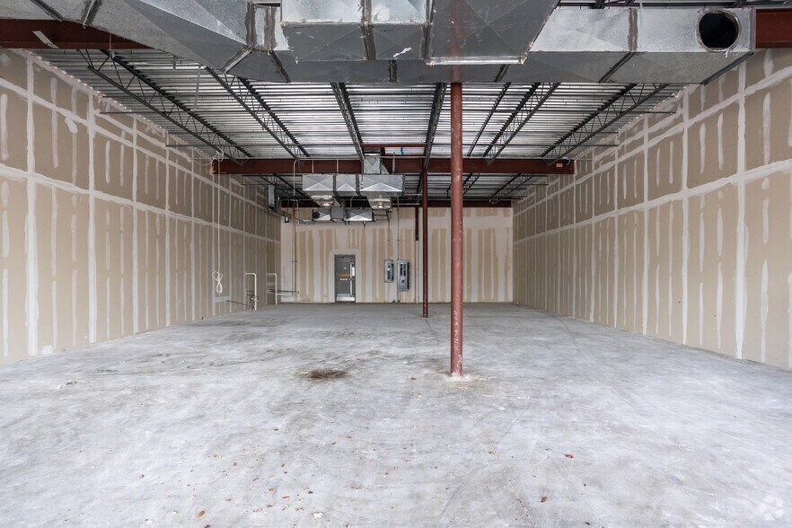 More Photos Of 20755-20845 US 59 Hwy N, Humble Unknown For Lease