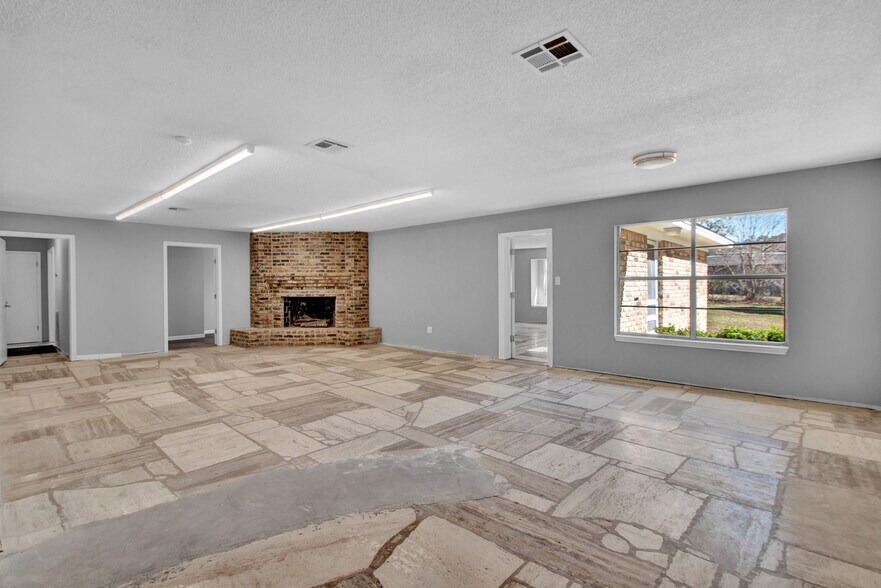 More Photos Of 26206 Oak Ridge Dr, Spring Office For Sale