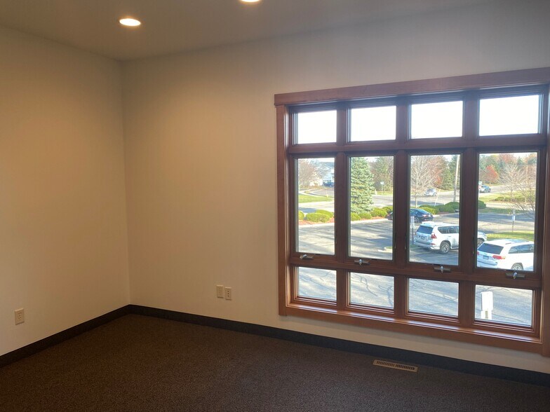 More Photos Of 18200 45th Ave N, Plymouth Office Residential For Lease