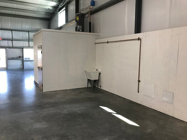 More Photos Of 955 NW Noble Dr, Estacada Warehouse For Sale