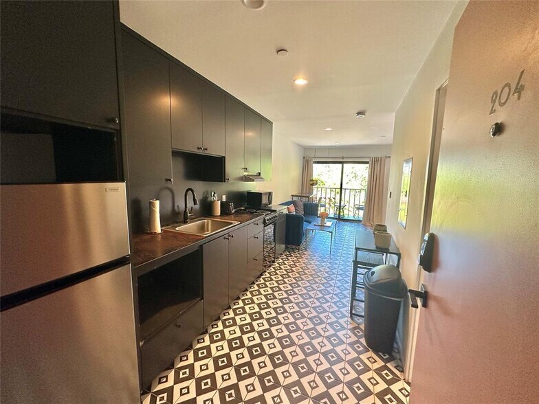 More Photos Of 201 Academy Dr, Austin Apartments For Sale