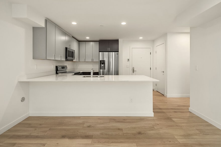 More Photos Of 9021 17th Ave SW, Seattle Apartments For Sale