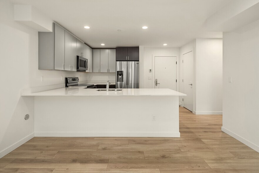 More Photos Of 9021 17th Ave SW, Seattle Apartments For Sale