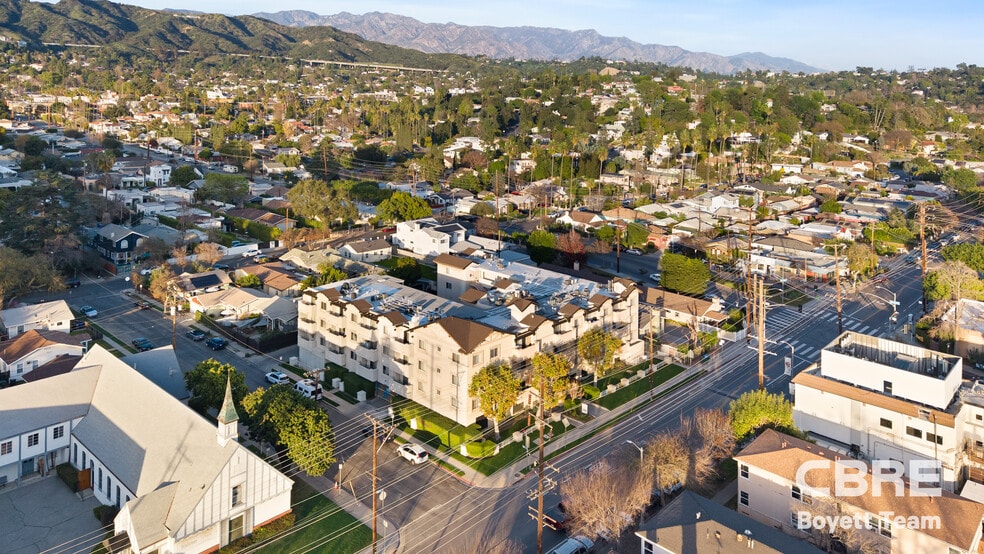 More Photos Of 1615 Yosemite Dr, Los Angeles Apartments For Sale