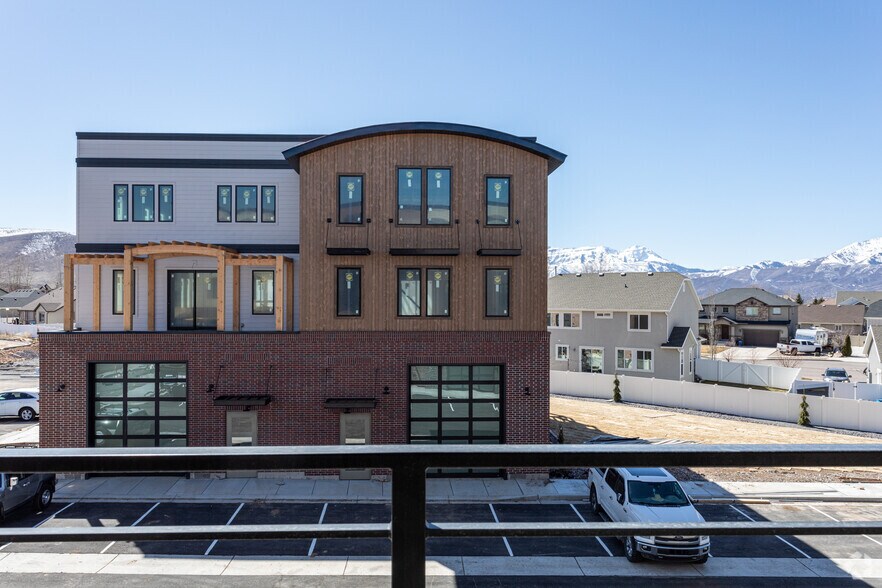 More Photos Of 1922 S Highway 40, Heber City Showroom For Lease