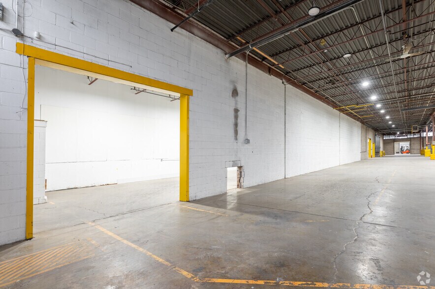 More Photos Of 25 Tangiers Rd, Toronto Manufacturing For Lease