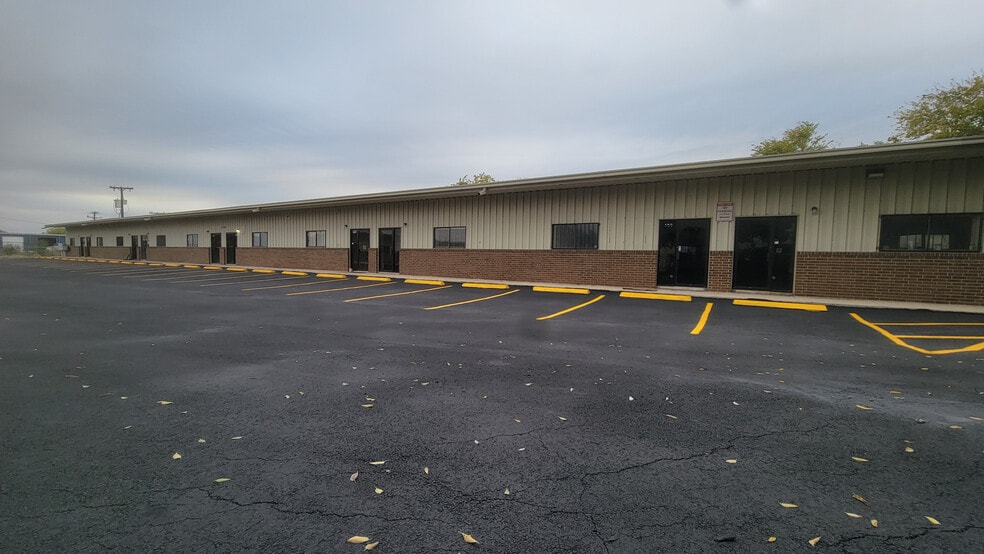 More Photos Of 11549 Old Perrin Beitel Rd, San Antonio Light Manufacturing For Lease