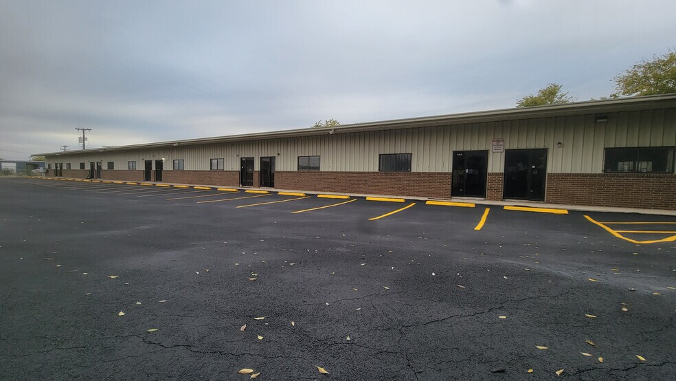 More Photos Of 11549 Old Perrin Beitel Rd, San Antonio Light Manufacturing For Lease