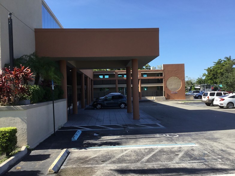 More Photos Of 6600 Taft St, Hollywood Medical For Lease