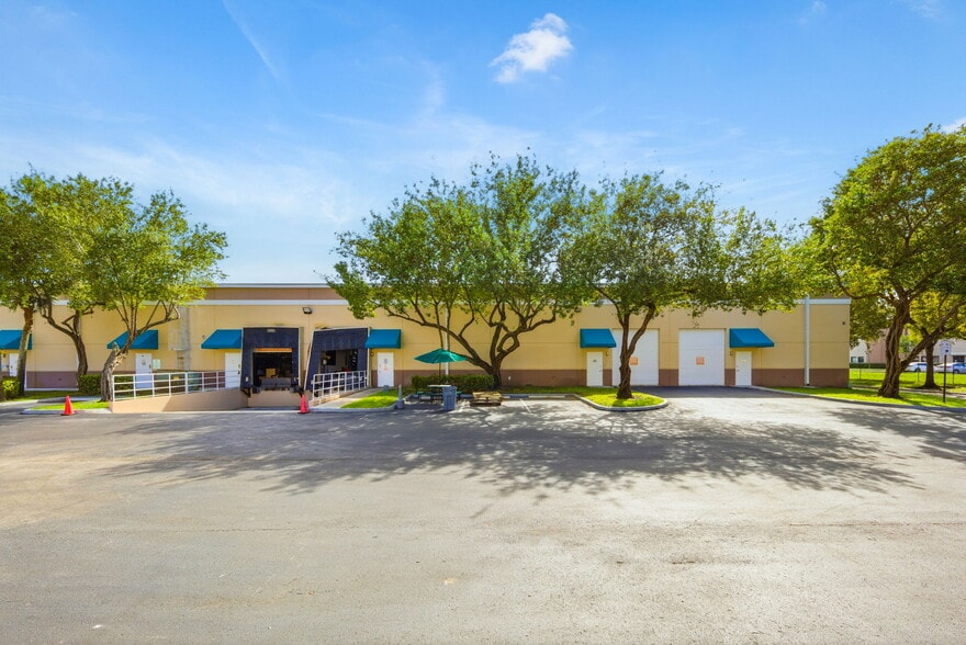More Photos Of 74 SW 12th Ave, Dania Warehouse For Lease