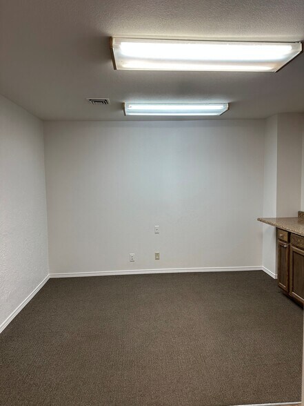 More Photos Of 114 NE Penn Ave, Bend Industrial For Lease
