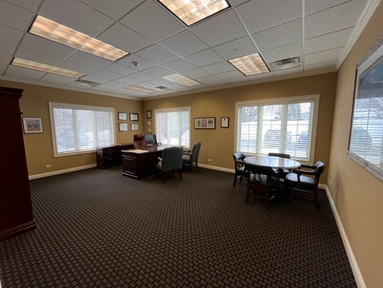 More Photos Of 1870 W Winchester Rd, Libertyville Office For Lease