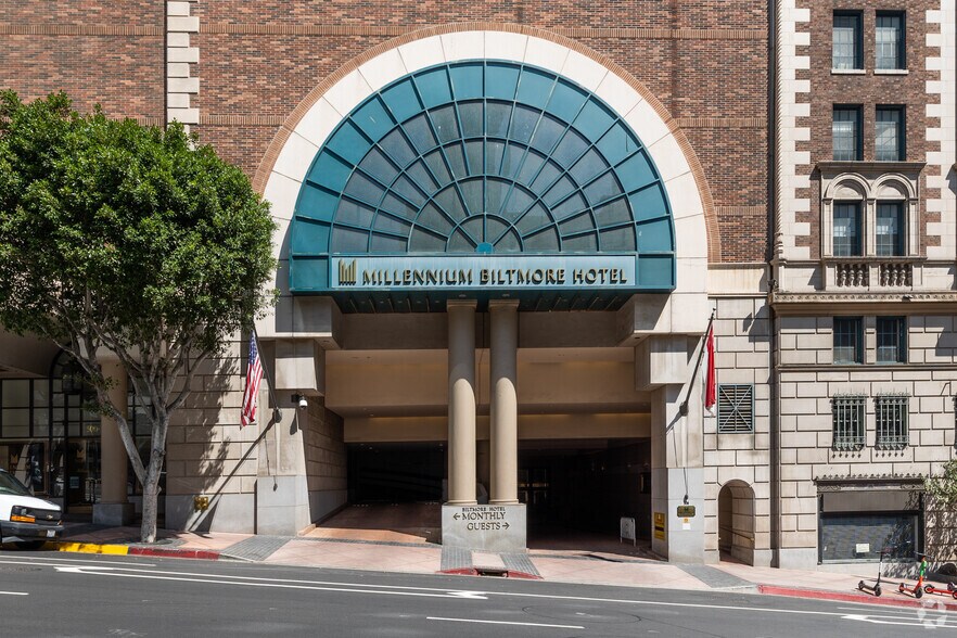 More Photos Of 500 S Grand Ave, Los Angeles Office For Lease