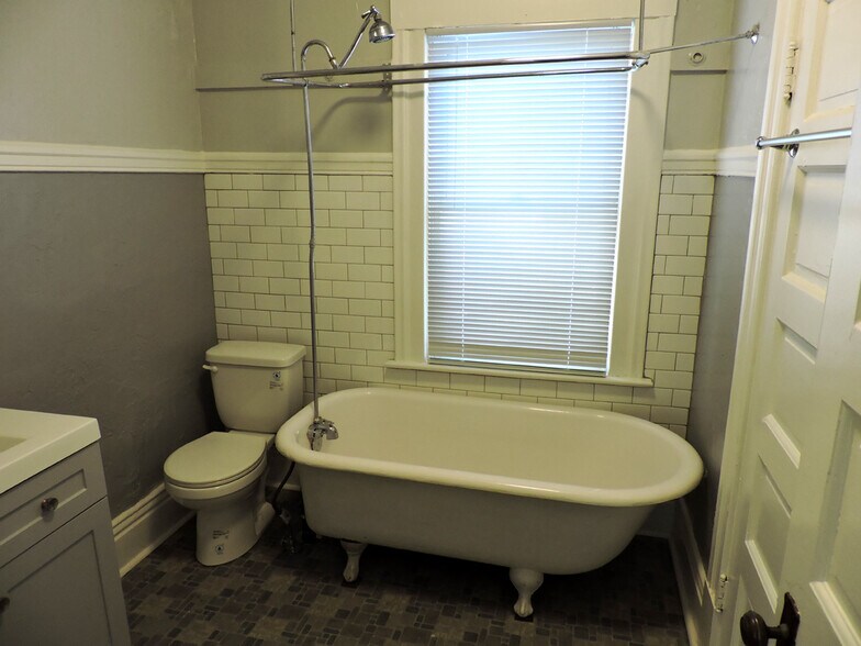 More Photos Of 1421 G St, Sacramento Apartments For Sale