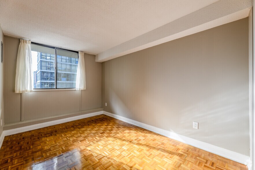 More Photos Of 20 Carlton Street, 25 Wood St, Toronto Apartments For Lease