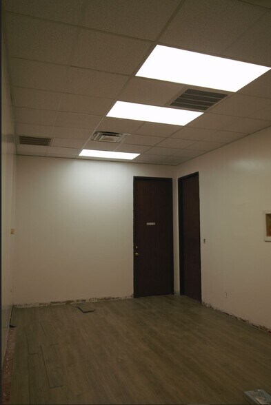 More Photos Of 10850 Wilcrest Dr, Houston Light Distribution For Lease