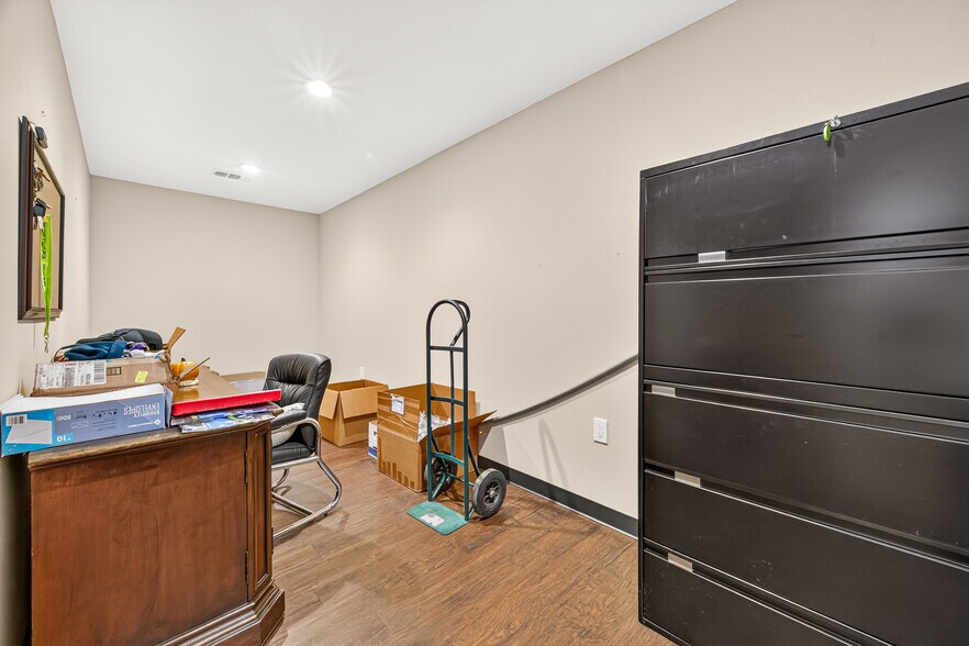 More Photos Of 214 N Loop 336 E, Conroe Office For Sale