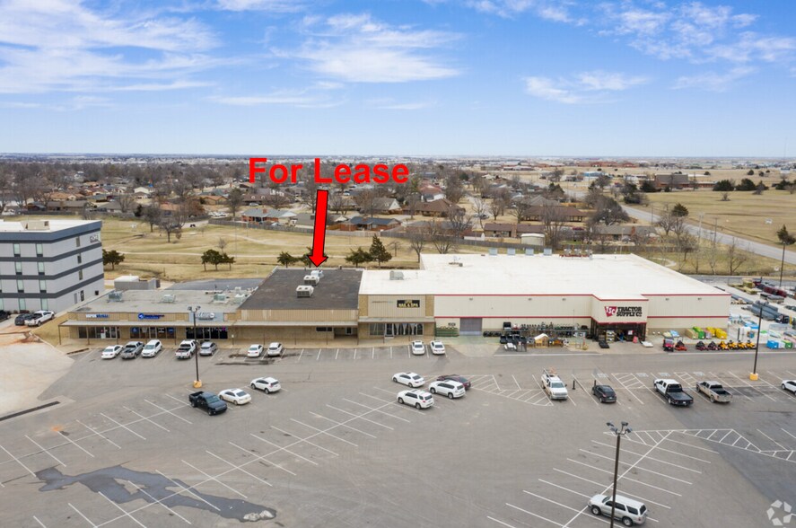 More Photos Of 1504 SW 27th St, El Reno General Retail For Lease