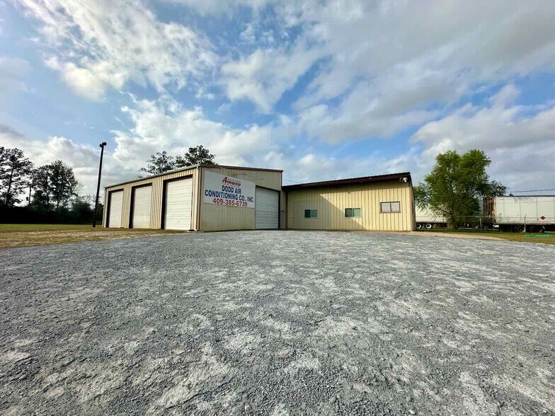 More Photos Of 8351 Bryant Dr, Silsbee Warehouse For Sale