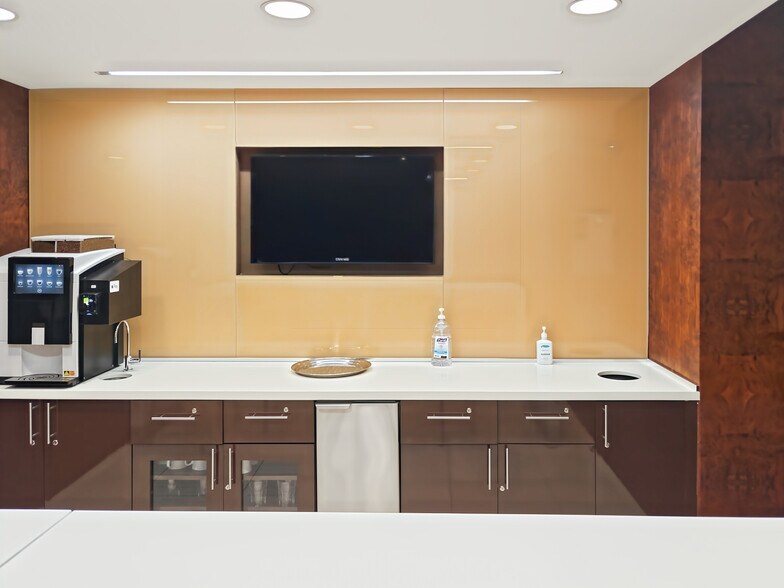 More Photos Of 3801 PGA Blvd, Palm Beach Gardens Coworking Space