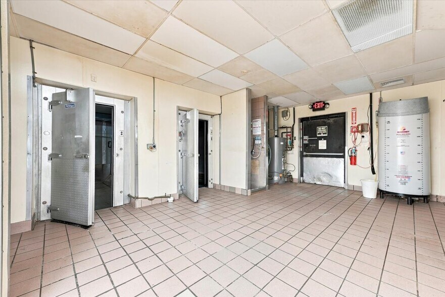 More Photos Of 1410 N Broadway St, Red Oak Fast Food For Lease
