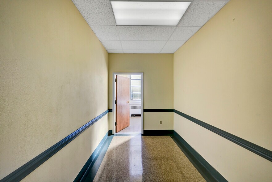 More Photos Of 301 Delaware Ave, Olyphant Office For Sale