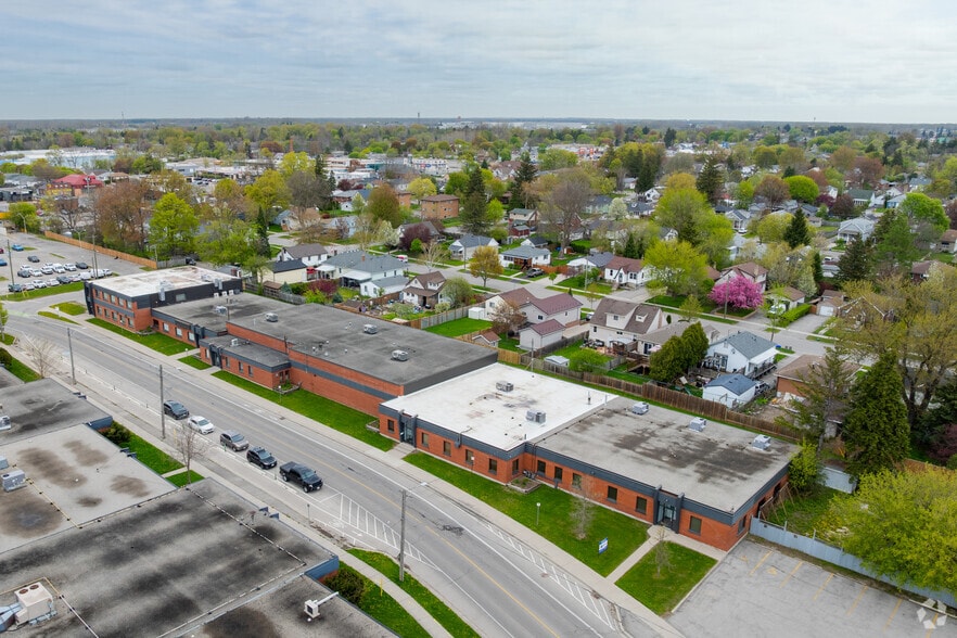 More Photos Of 340-390 Saskatoon St, London Showroom For Lease