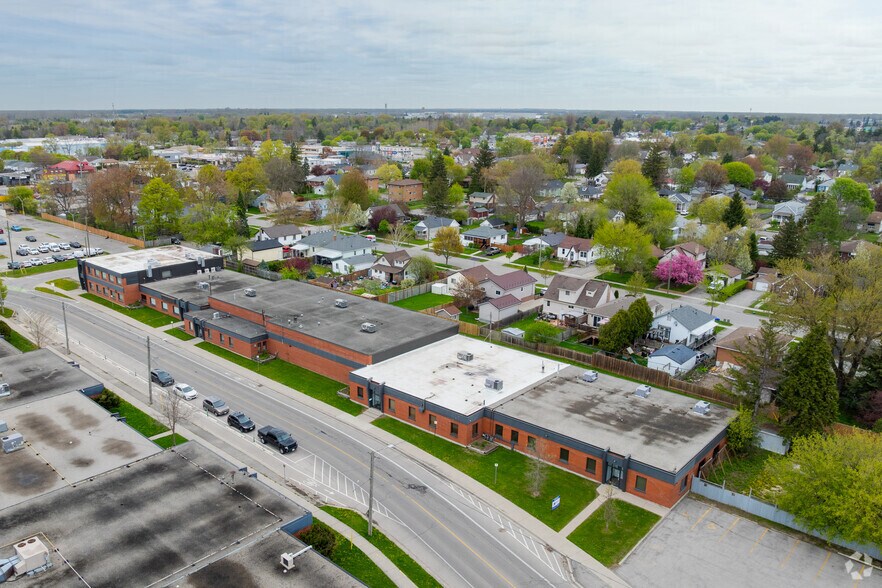 More Photos Of 340 Saskatoon St, London Showroom For Lease