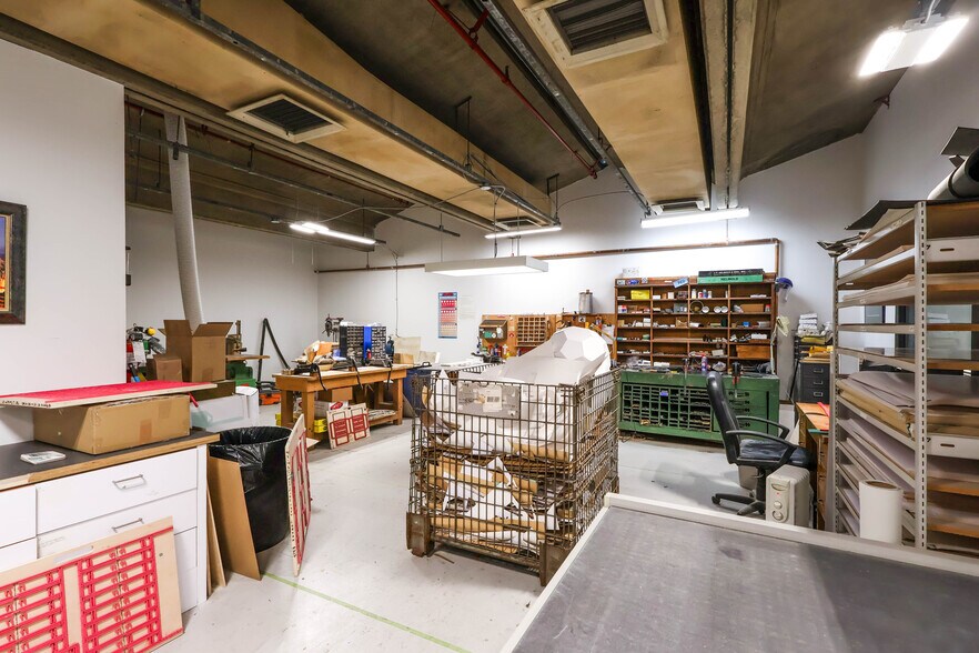 More Photos Of 125 W 71st Ave, Vancouver Warehouse For Lease