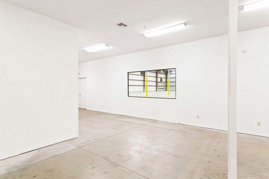 More Photos Of 1502 W Pike Blvd, Weslaco Warehouse For Lease