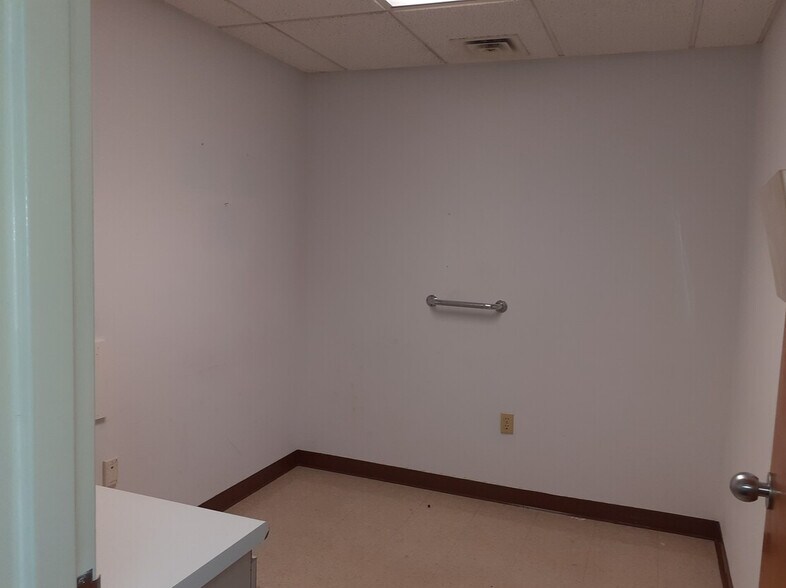 More Photos Of 505 NYS RTE 208, Monroe Office For Sale