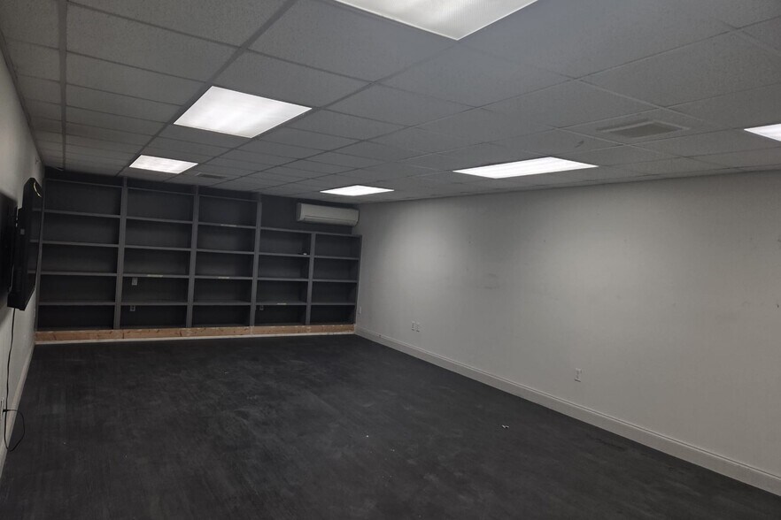 More Photos Of 3051-3061 NW 75th Ave, Miami Warehouse For Lease